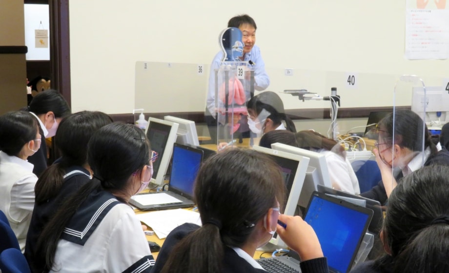 大学の先生方をお招きしての「大学体験講義」